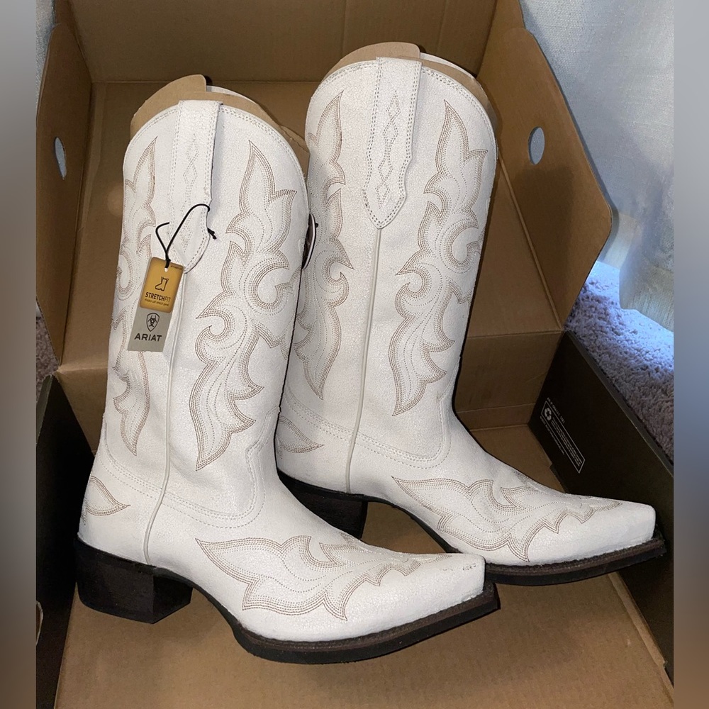 Ariat Women’s Jennings Stetchfit Western Boot distressed Ivory size 10
